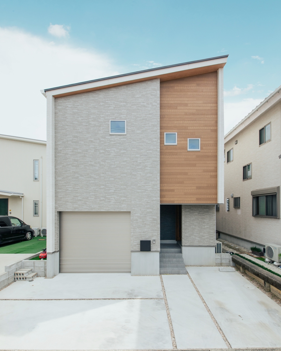 ■ご夫婦それぞれの書斎とガレージがある2階リビングの家